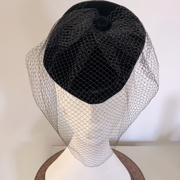 VINTAGE Velvet beret/fascinator with netting. 100% cotton - Picture 5 of 11